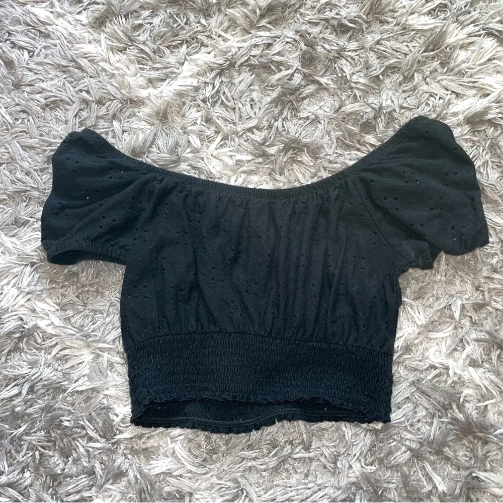 lightly worn top - Picture 2 of 3